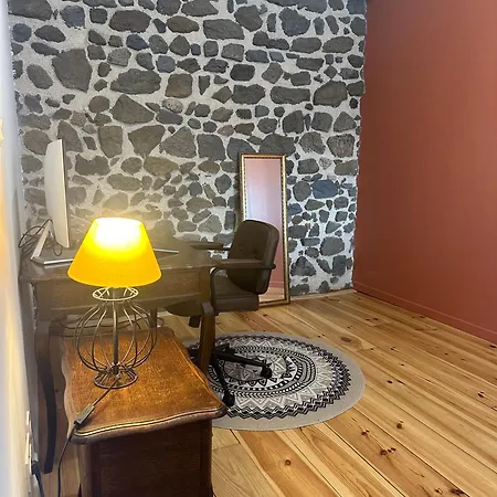 Avec Vue Imprenable, Au Pied Du Rocher Сasa de vacaciones Aiguilhe