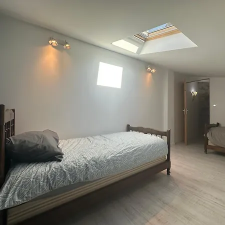 Avec Vue Imprenable, Au Pied Du Rocher