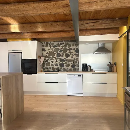 Avec Vue Imprenable, Au Pied Du Rocher Сasa de vacaciones Aiguilhe
