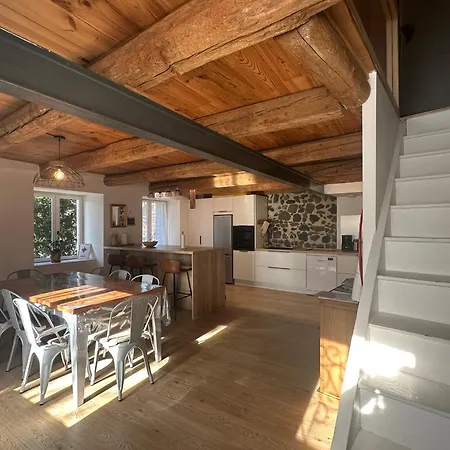 Avec Vue Imprenable, Au Pied Du Rocher Aiguilhe